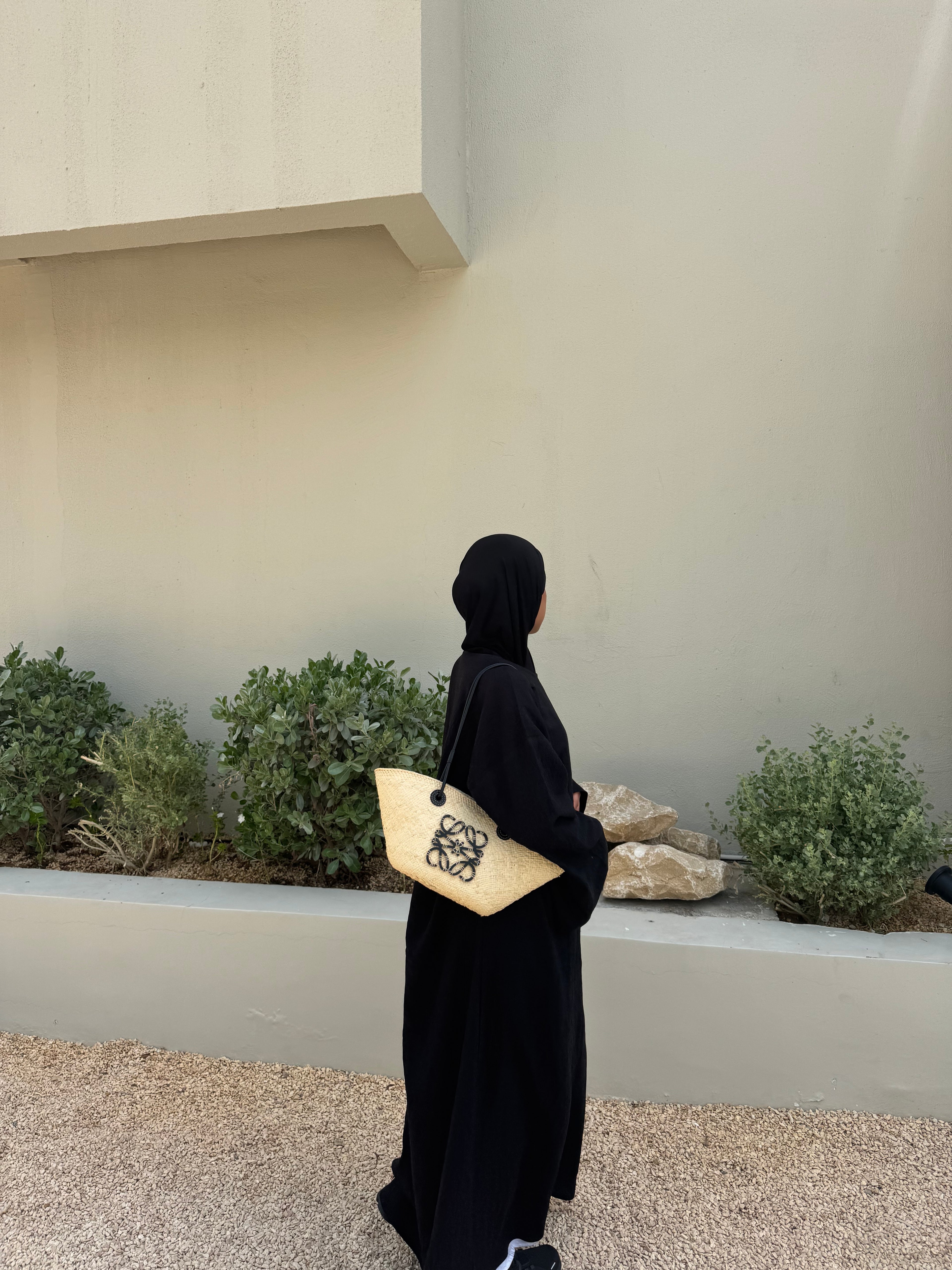 Black linen maxi teh.